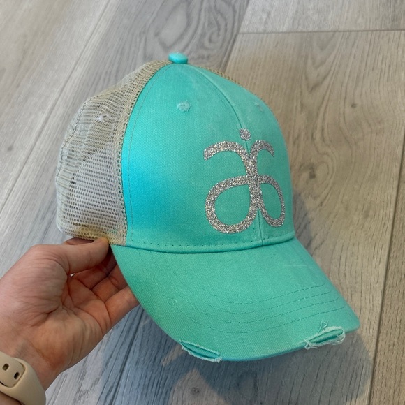 Arbonne Turquoise and Silver Mesh hat - Picture 6 of 6